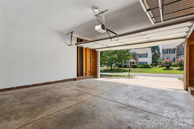 10906 Chamberlain Hall Court, Charlotte, NC 28277