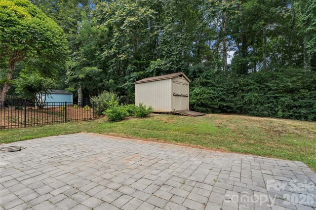 10906 Chamberlain Hall Court, Charlotte, NC 28277