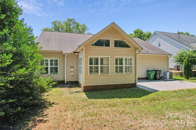 10906 Chamberlain Hall Court, Charlotte, NC 28277