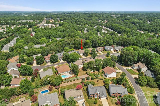 10906 Chamberlain Hall Court, Charlotte, NC 28277