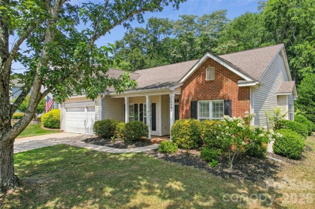 10906 Chamberlain Hall Court, Charlotte, NC 28277