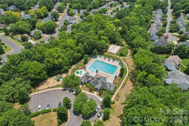 10906 Chamberlain Hall Court, Charlotte, NC 28277