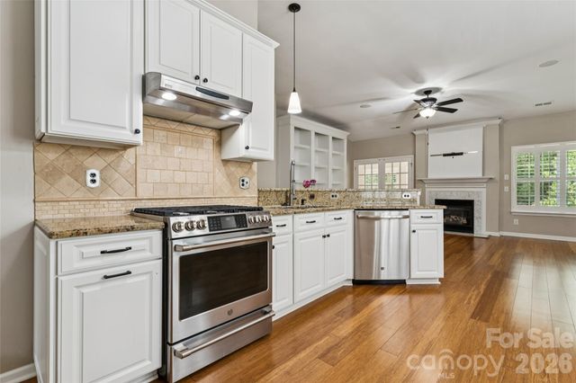 10906 Chamberlain Hall Court, Charlotte, NC 28277