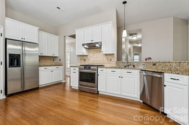10906 Chamberlain Hall Court, Charlotte, NC 28277
