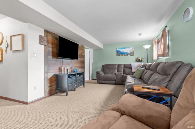 21877 Shady Hollow Lane, South Bend, IN 46628