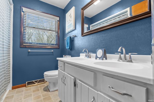 21877 Shady Hollow Lane, South Bend, IN 46628