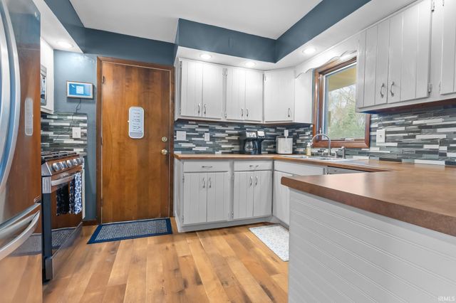 21877 Shady Hollow Lane, South Bend, IN 46628