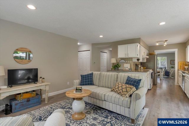 50 Ridge Pl, Depoe Bay, OR 97341