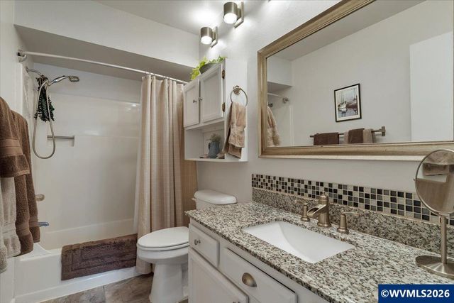 50 Ridge Pl, Depoe Bay, OR 97341