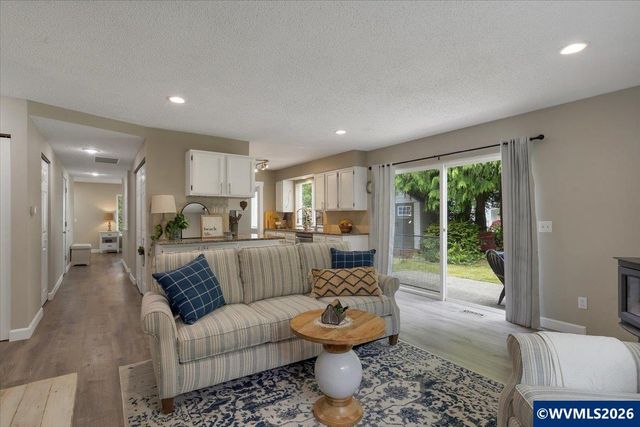 50 Ridge Pl, Depoe Bay, OR 97341