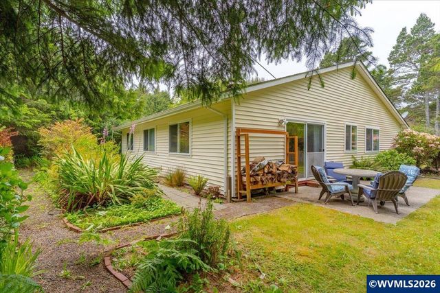 50 Ridge Pl, Depoe Bay, OR 97341