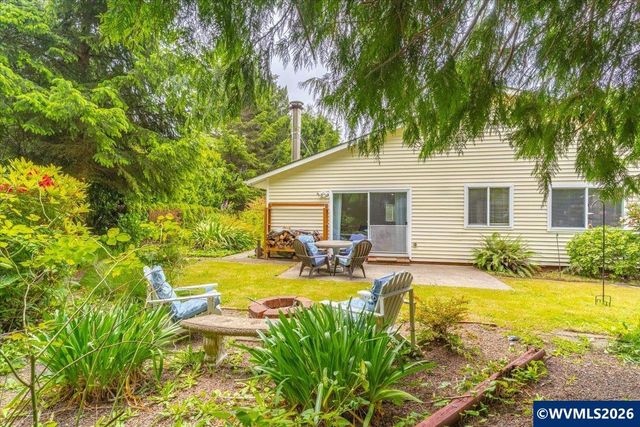 50 Ridge Pl, Depoe Bay, OR 97341