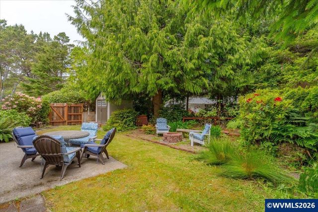 50 Ridge Pl, Depoe Bay, OR 97341