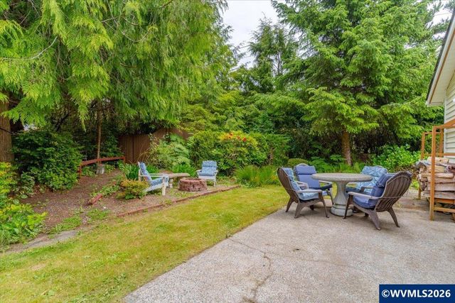 50 Ridge Pl, Depoe Bay, OR 97341