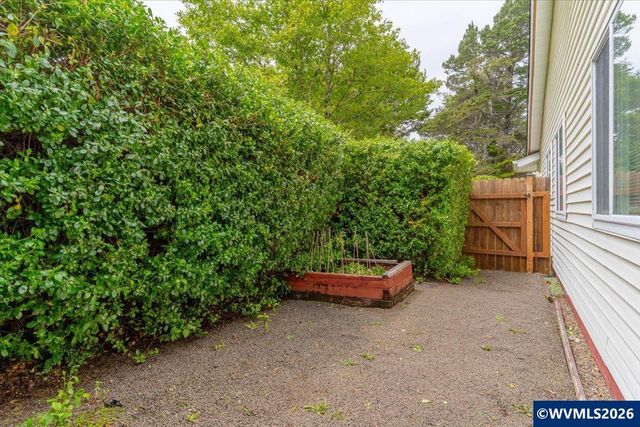 50 Ridge Pl, Depoe Bay, OR 97341