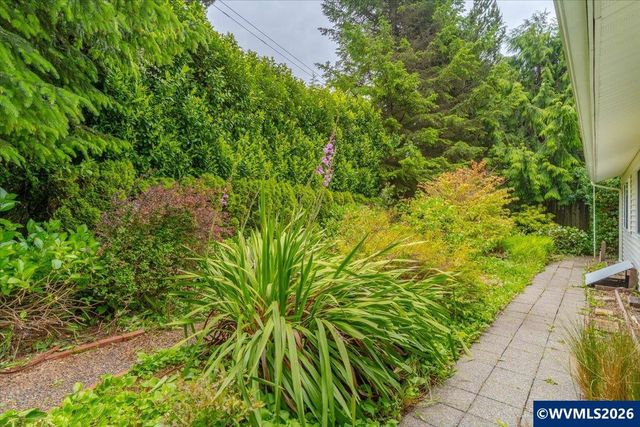 50 Ridge Pl, Depoe Bay, OR 97341