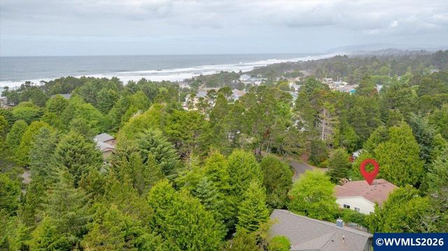 50 Ridge Pl, Depoe Bay, OR 97341