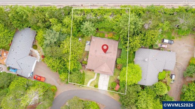 50 Ridge Pl, Depoe Bay, OR 97341