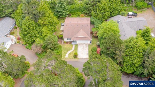 50 Ridge Pl, Depoe Bay, OR 97341