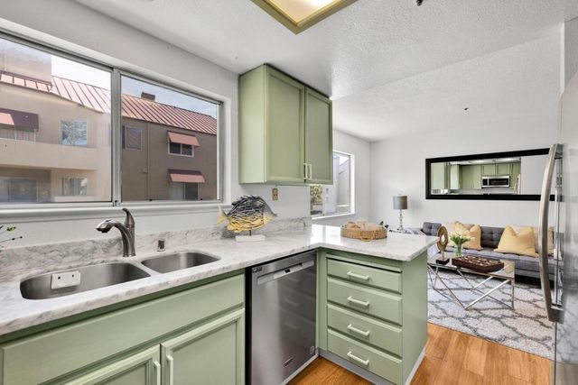 31 E Court Lane, Foster City, CA 94404