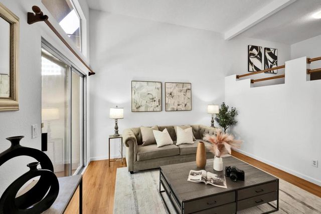 31 E Court Lane, Foster City, CA 94404