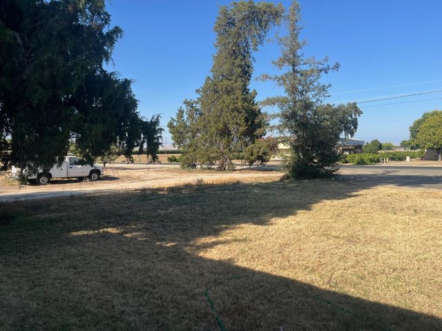 11597 S Academy Avenue, Selma, CA 93662