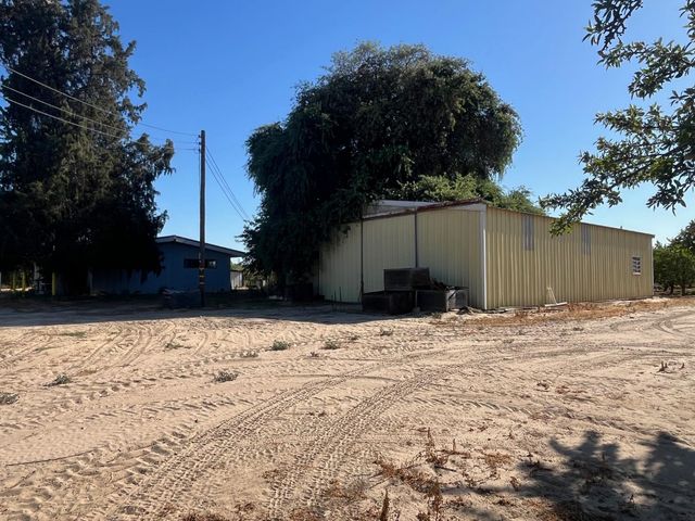 11597 S Academy Avenue, Selma, CA 93662