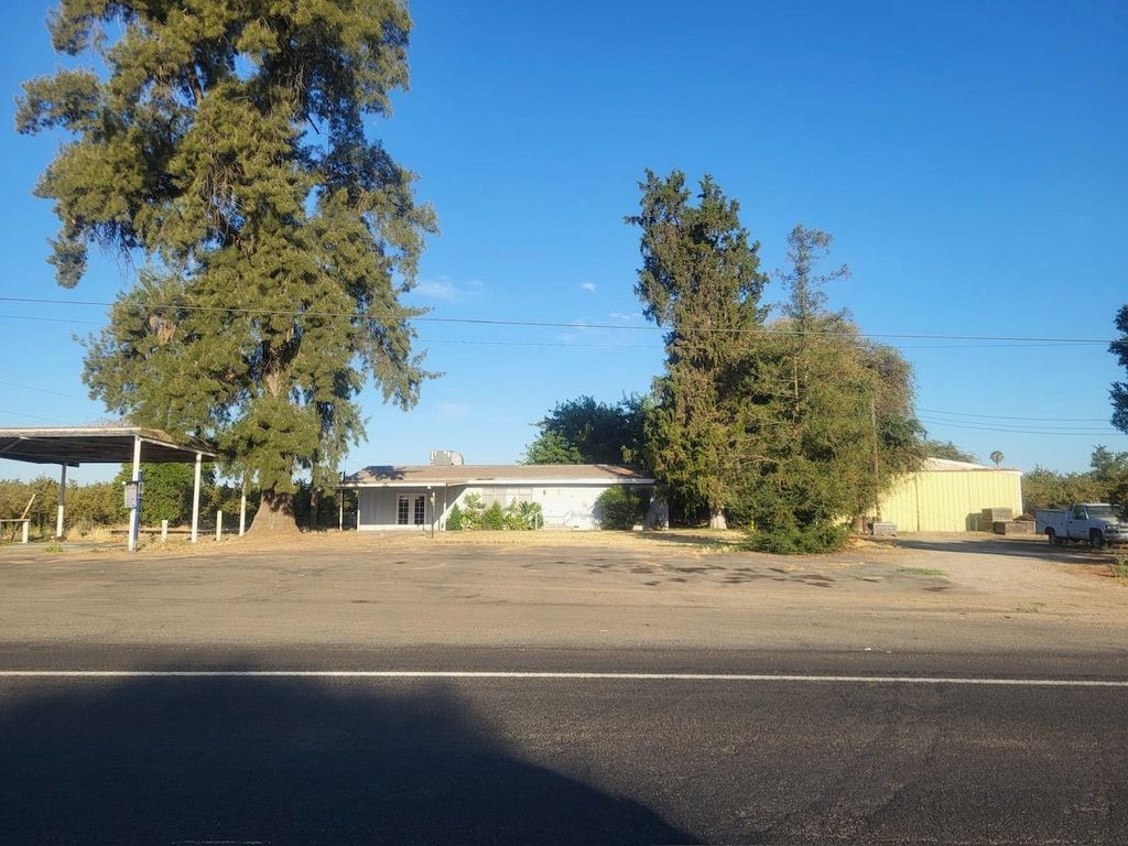 11597 S Academy Avenue, Selma, CA 93662