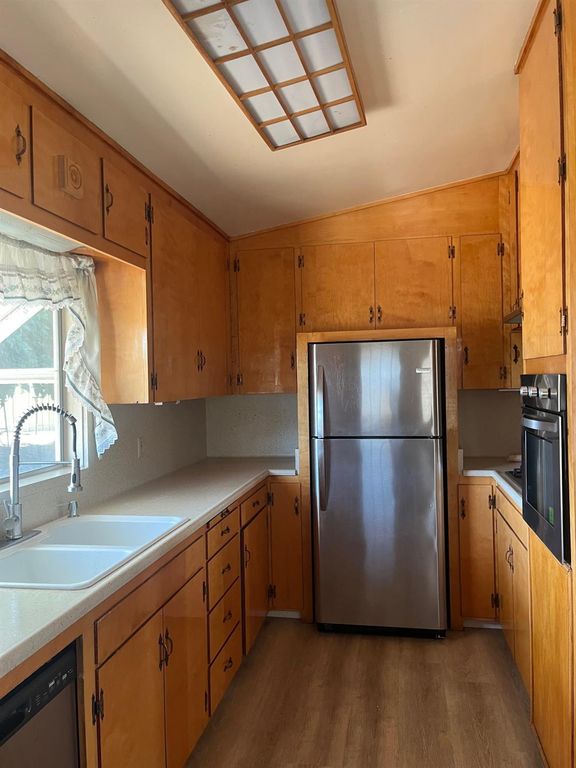 Image 11 of property listing at 11597 S Academy Avenue, Selma, CA 93662