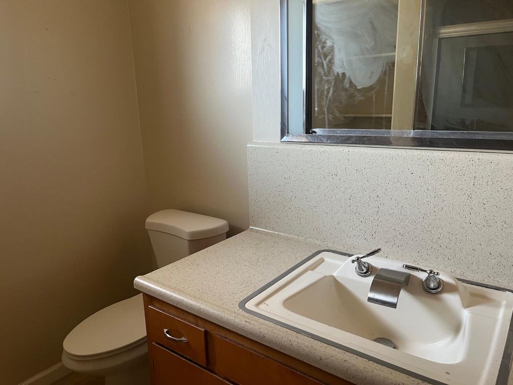 Image 15 of property listing at 11597 S Academy Avenue, Selma, CA 93662
