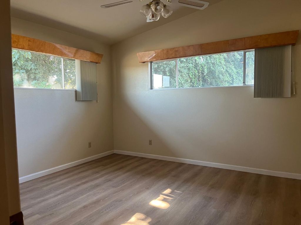 Image 16 of property listing at 11597 S Academy Avenue, Selma, CA 93662