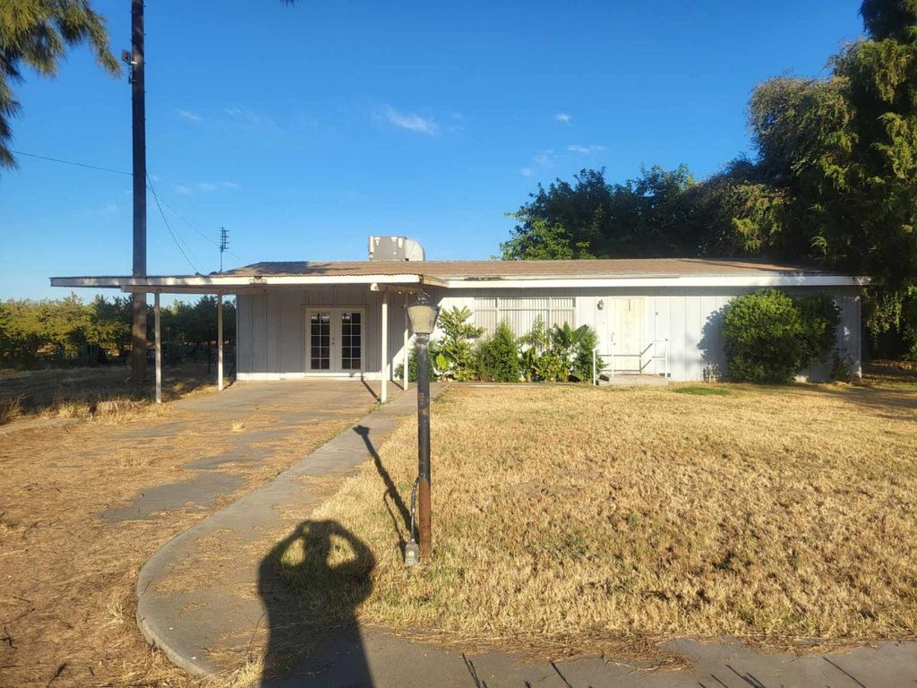 Image 2 of property listing at 11597 S Academy Avenue, Selma, CA 93662