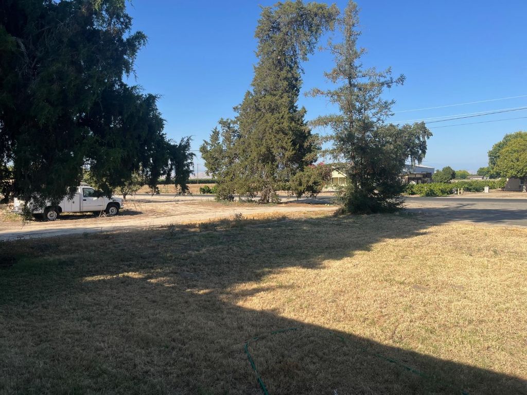 Image 23 of property listing at 11597 S Academy Avenue, Selma, CA 93662