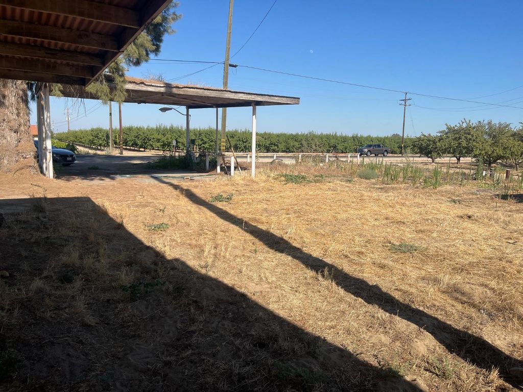 Image 24 of property listing at 11597 S Academy Avenue, Selma, CA 93662