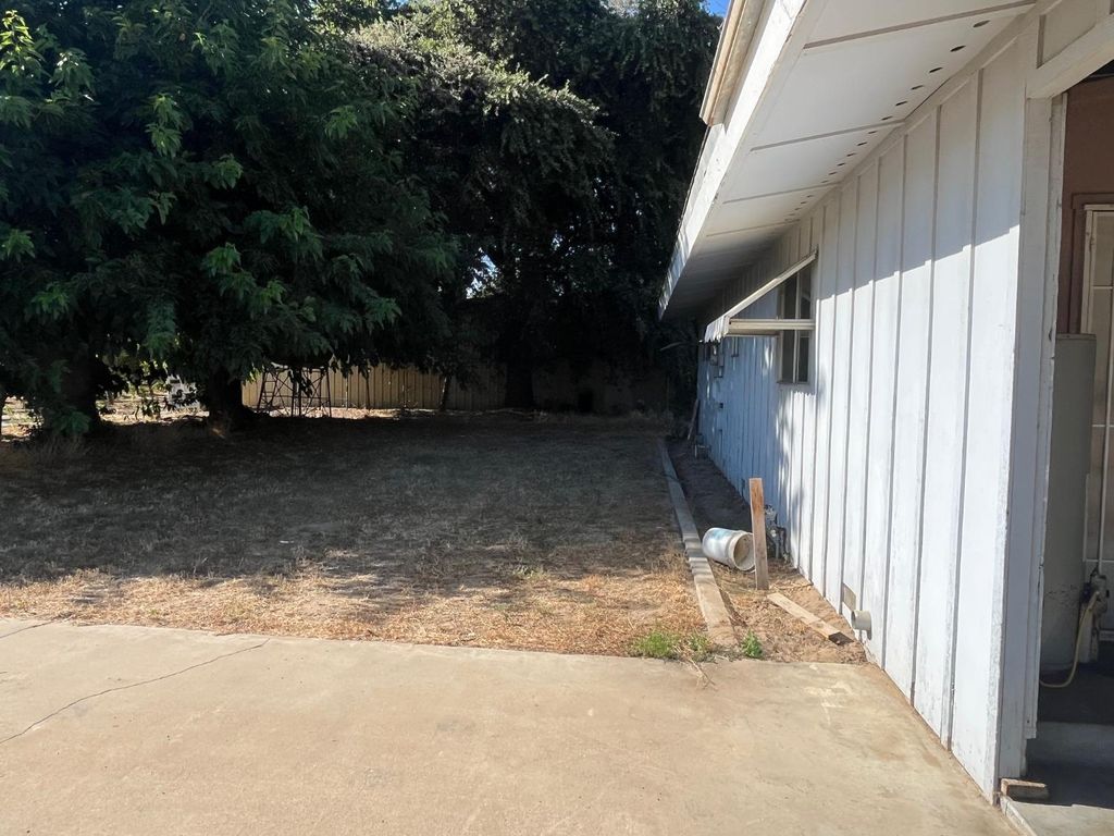Image 31 of property listing at 11597 S Academy Avenue, Selma, CA 93662