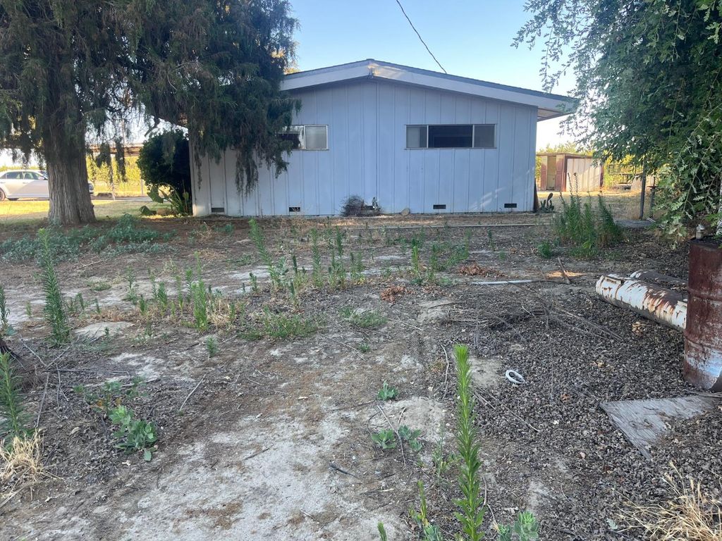 Image 35 of property listing at 11597 S Academy Avenue, Selma, CA 93662