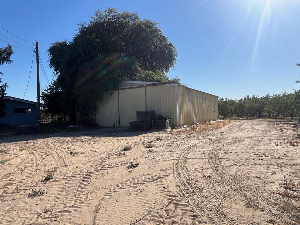 Image 39 of property listing at 11597 S Academy Avenue, Selma, CA 93662