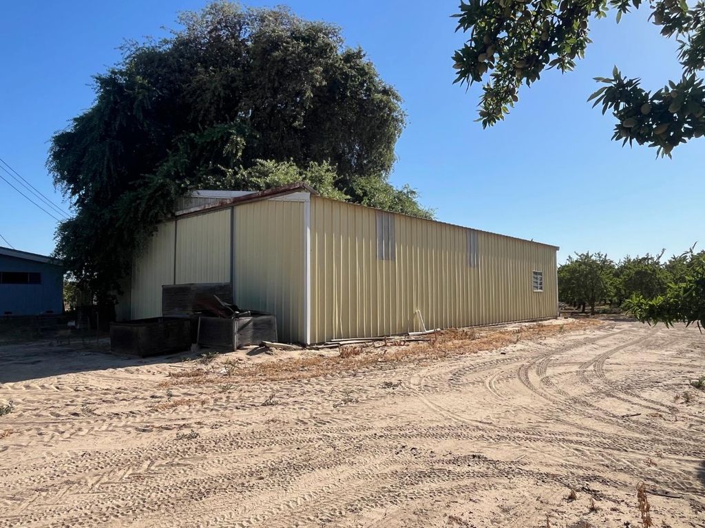 Image 41 of property listing at 11597 S Academy Avenue, Selma, CA 93662