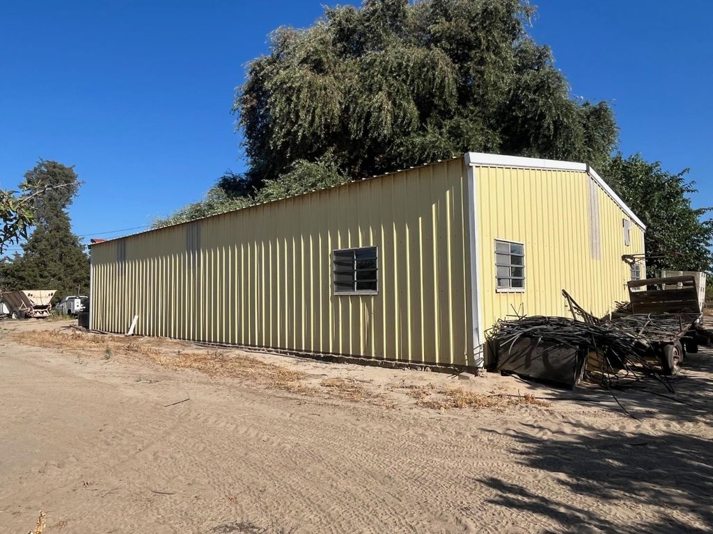 Image 42 of property listing at 11597 S Academy Avenue, Selma, CA 93662