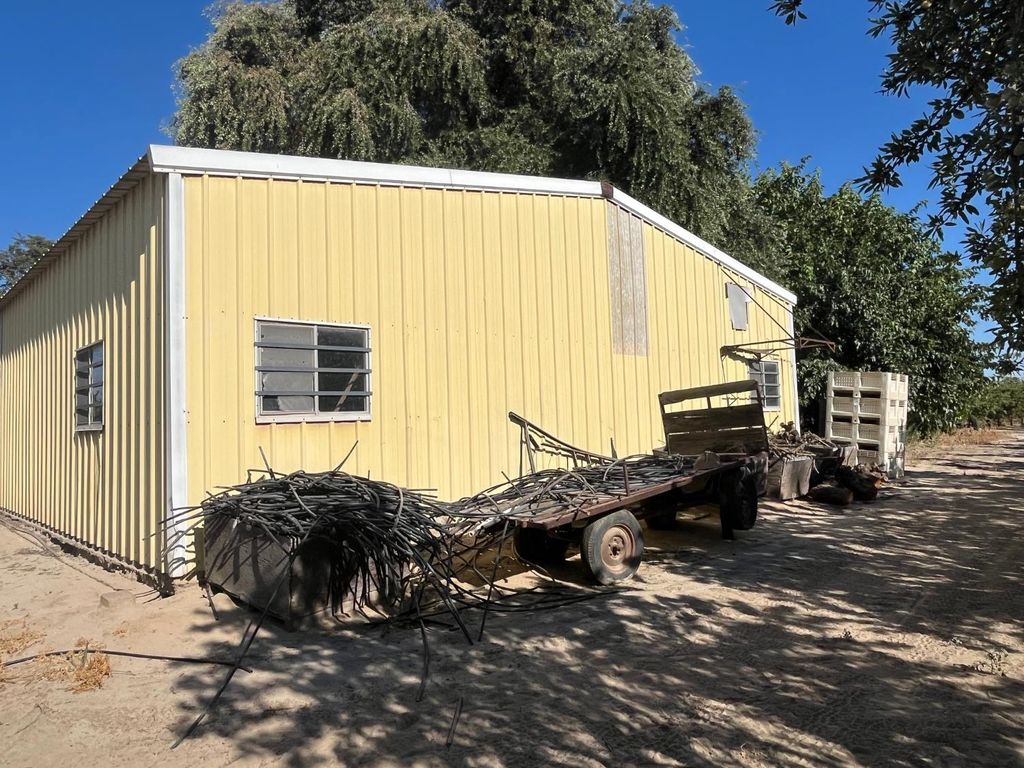 Image 43 of property listing at 11597 S Academy Avenue, Selma, CA 93662