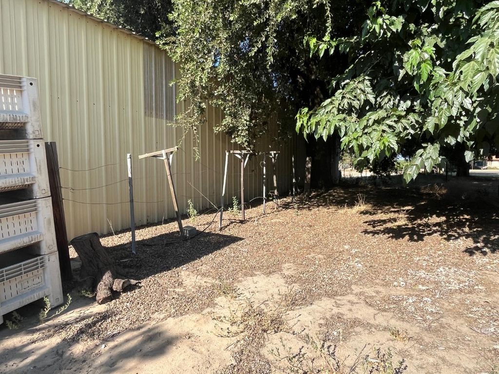 Image 45 of property listing at 11597 S Academy Avenue, Selma, CA 93662