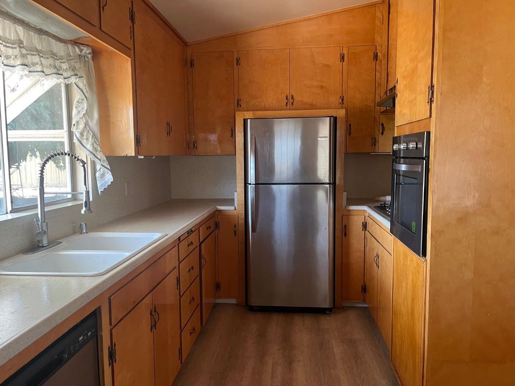 Image 6 of property listing at 11597 S Academy Avenue, Selma, CA 93662