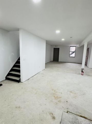 12-11 Jackson Avenue, Long Island City, NY 11101