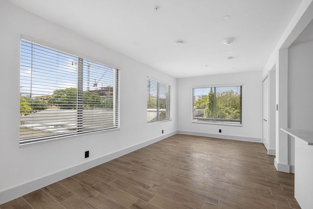 2032 N Dixie Highway 5, West Palm Beach, FL 33407