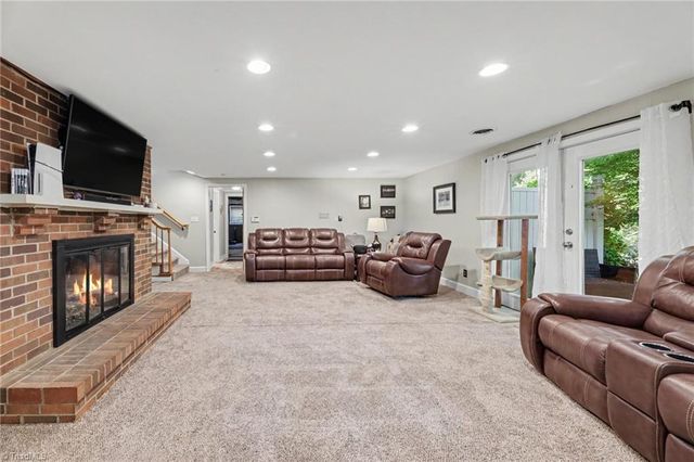2860 Saint Claire Road, Winston-salem, NC 27106