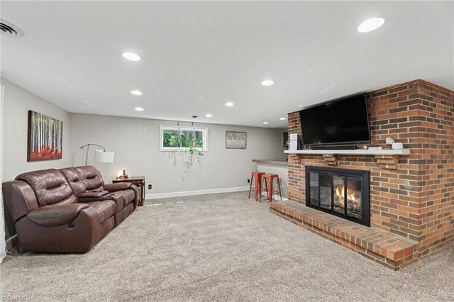 2860 Saint Claire Road, Winston-salem, NC 27106