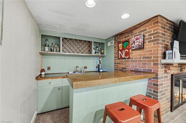 2860 Saint Claire Road, Winston-salem, NC 27106