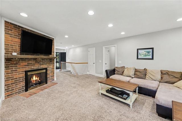 2860 Saint Claire Road, Winston-salem, NC 27106