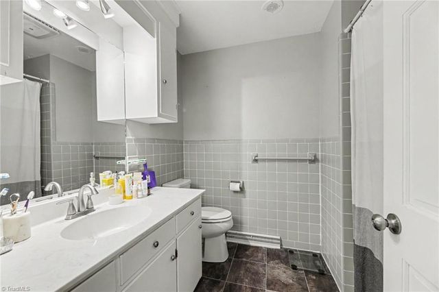2860 Saint Claire Road, Winston-salem, NC 27106