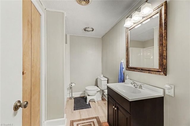 2860 Saint Claire Road, Winston-salem, NC 27106